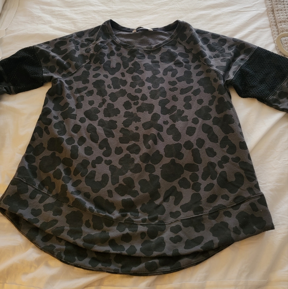 Size Large grey and black leopard print sweatshirt